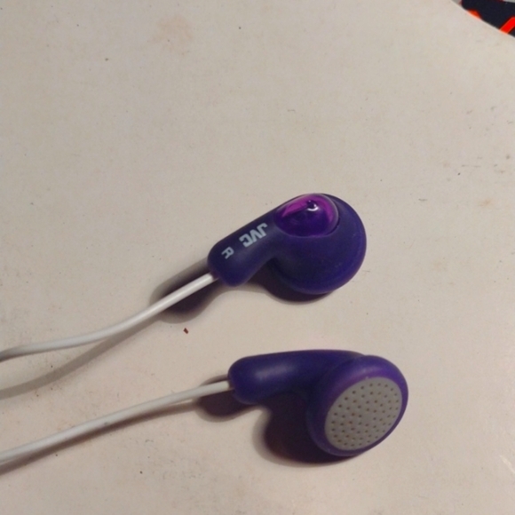 Purple Wired Earbuds JVC NWOT - Picture 1 of 2